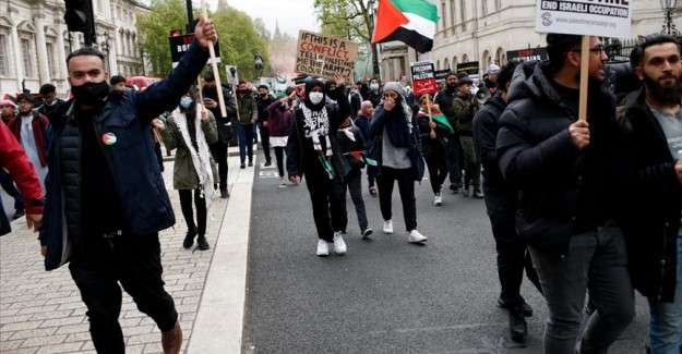 İsrail'in Filistinlilere y&ouml;nelik saldırıları Londra'da protesto edildi