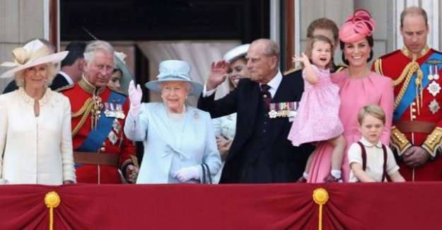 İngiltere Kraliyet Ailesi&rsquo;nin Buckingham Sarayı&rsquo;nda ırk ayrımcılığı yaptığı iddiası