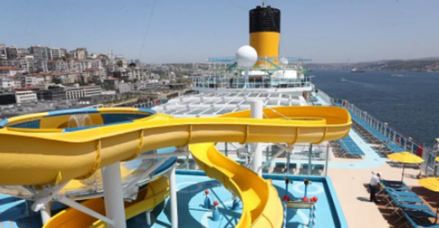 Dev kruvaziyer gemisi 'Costa Venezia' Galataport İstanbul'a yanaştı