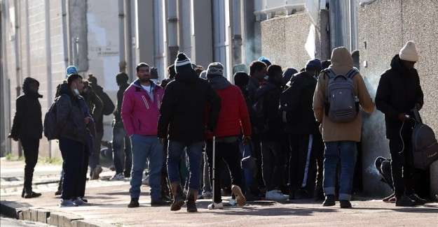 İngiltere, d&uuml;zensiz g&ouml;&ccedil;menleri 10 bin kilometre uzaklıktaki Ruanda'ya g&ouml;nderecek