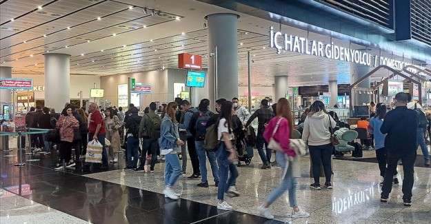 Bakan Karaismailoğlu: İstanbul Havalimanı'nda 30 Nisan'da 2 yılın ardından rekor kırıldı