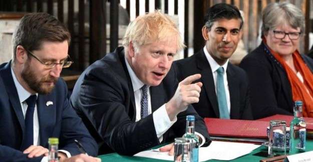 Johnson devlet memuru sayısını beşte bir azaltmak i&ccedil;in hazırlıkların yapılmasını istedi