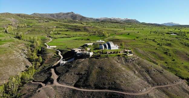 Bayburt'taki Baksı M&uuml;zesi eserlerinin yanı sıra doğal g&uuml;zellikleriyle de &ouml;ne &ccedil;ıkıyor