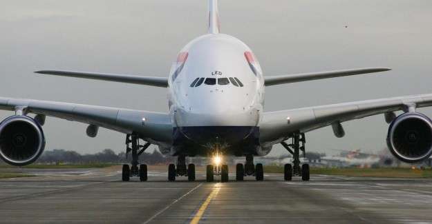 Heathrow&rsquo;daki British Airways &ccedil;alışanları, yaz tatillerinde greve gitmek i&ccedil;in oy kullandı