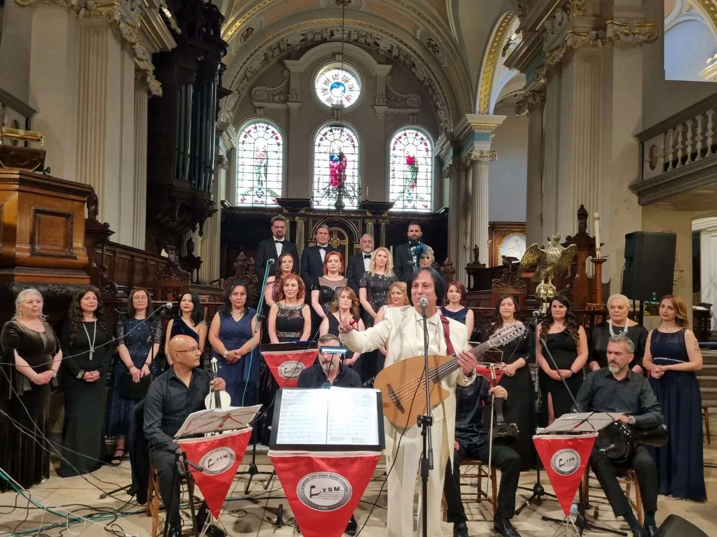Londra T&uuml;rk Sanat M&uuml;ziği Korosu yaz konseri verdi