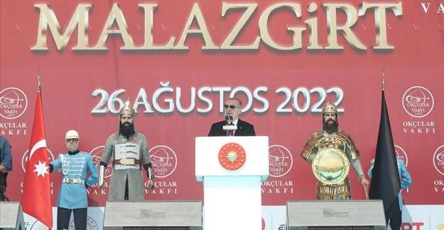 Cumhurbaşkanı Erdoğan: Bayrağımızda sembolleştirdiğimiz &ouml;zg&uuml;rl&uuml;ğ&uuml;m&uuml;z&uuml; hedef alan hi&ccedil; kimseyi affetmeyiz
