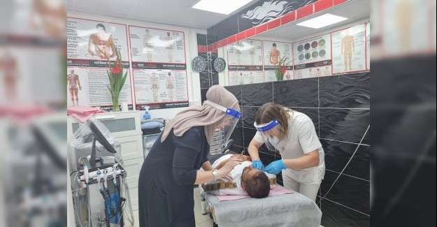 Mur London Beauty Academy'de Br&uuml;ksel &Uuml;niversitesi onaylı sertifika