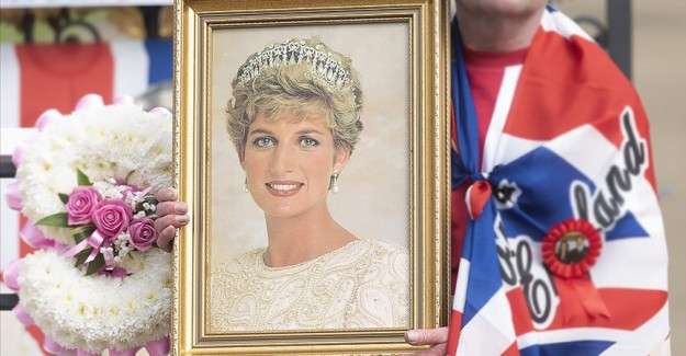 Prenses Diana'nın kullandığı otomobil a&ccedil;ık artırmada 650 bin sterline satıldı