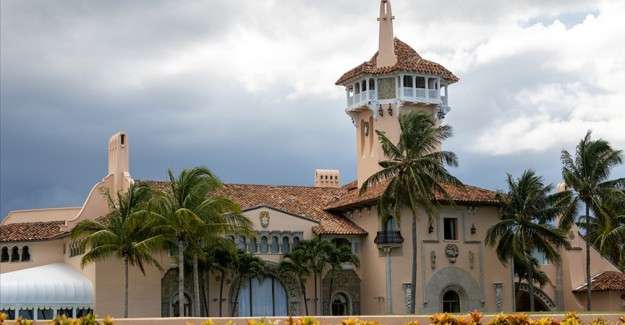 Trump'ın Florida'daki evinden 700 sayfalık 'gizli belge' &ccedil;ıkmış