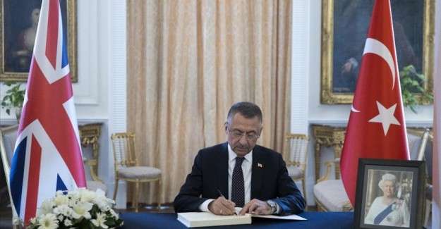 Cumhurbaşkanı Yardımcısı Oktay, İngiltere B&uuml;y&uuml;kel&ccedil;iliğinde a&ccedil;ılan taziye defterini imzaladı
