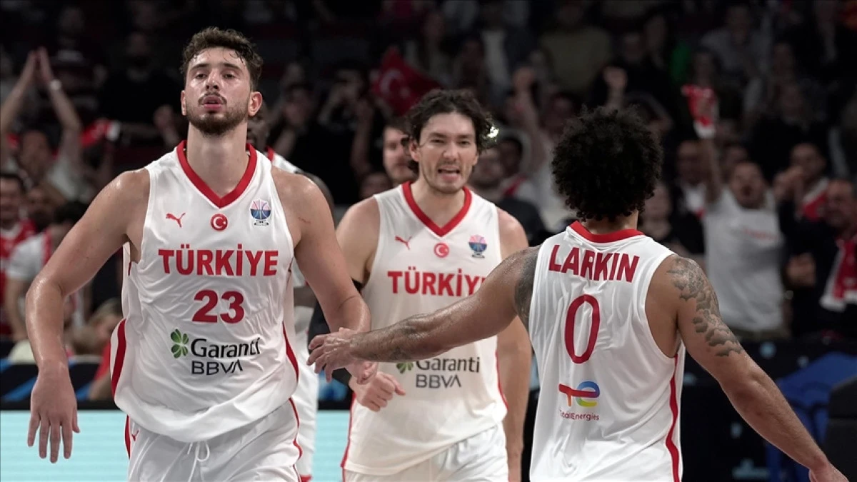 A Milli Basketbol Takımı yarı final için sahaya çıkıyor