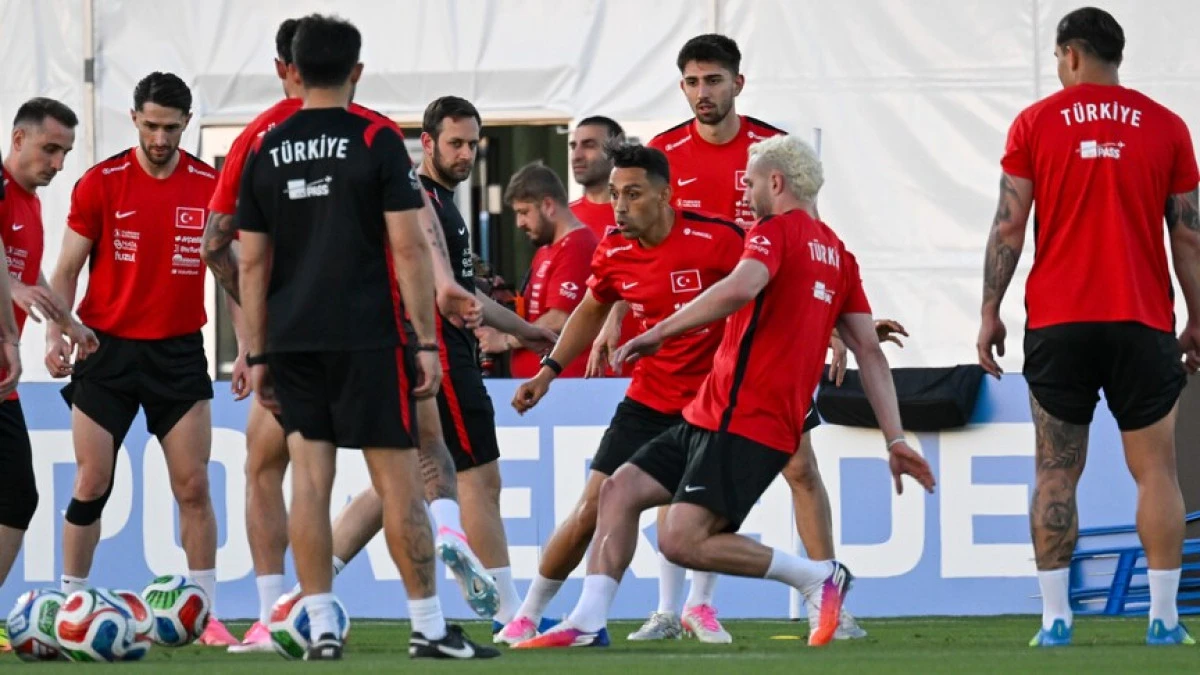 A Milli Futbol Takımı, Avustralya ma&ccedil;ı hazırlıklarını s&uuml;rd&uuml;r&uuml;yor