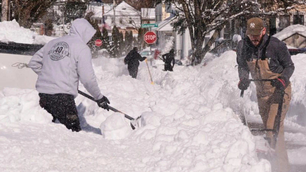 ABD'deki kar fırtınası hayatı durma noktasına getirdi