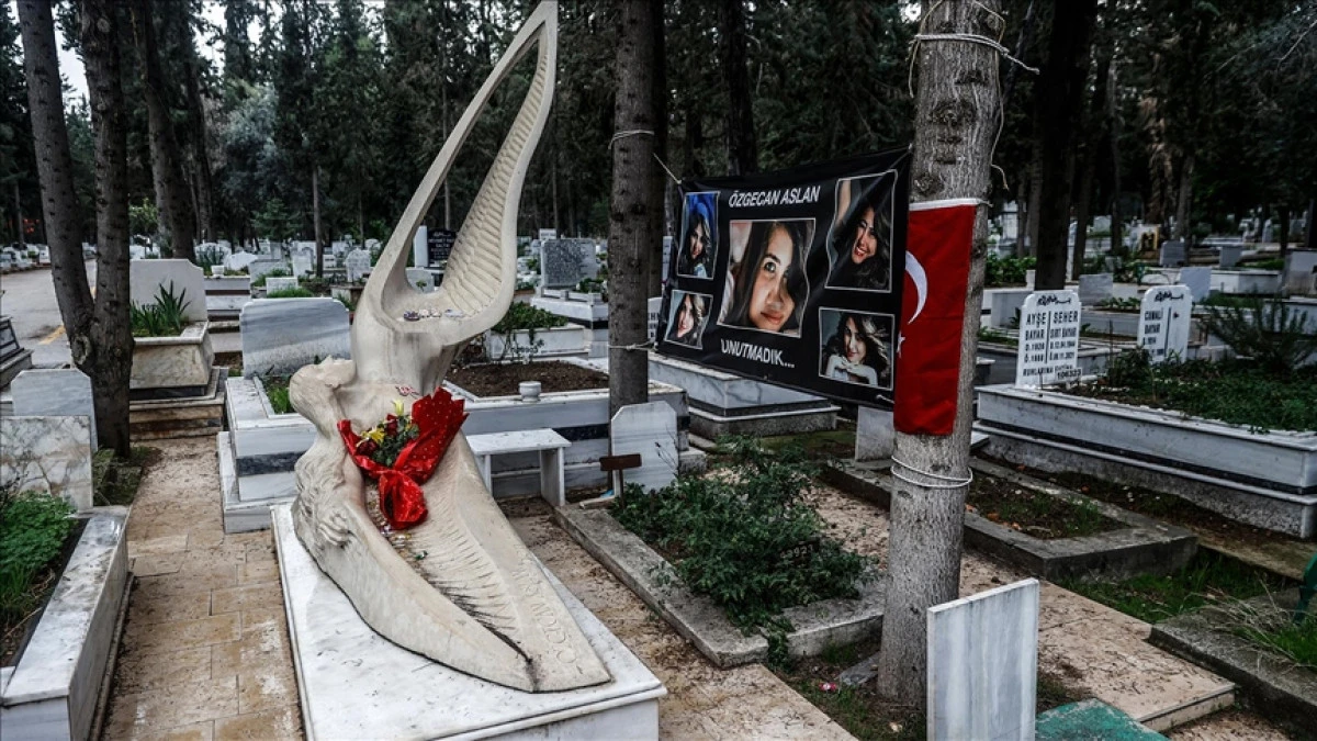 Ailesinin &Ouml;zgecan Aslan'a olan &ouml;zlemi 11 yıldır dinmiyor