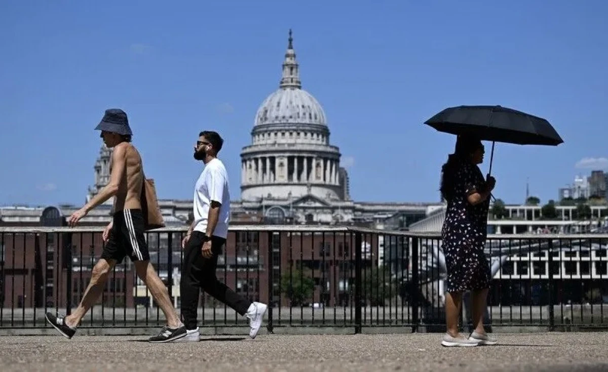 Amber heat-health alerts in force across England as drought reaches 71% of country