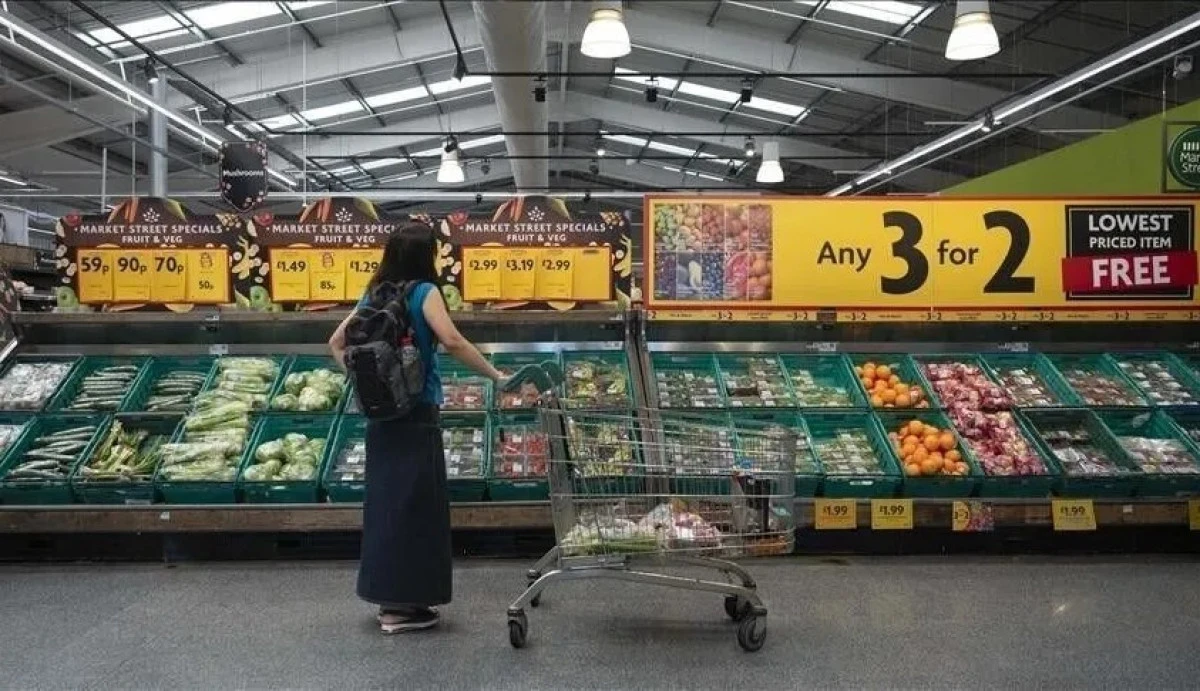 Annual inflation in UK down to 2.6% in June            