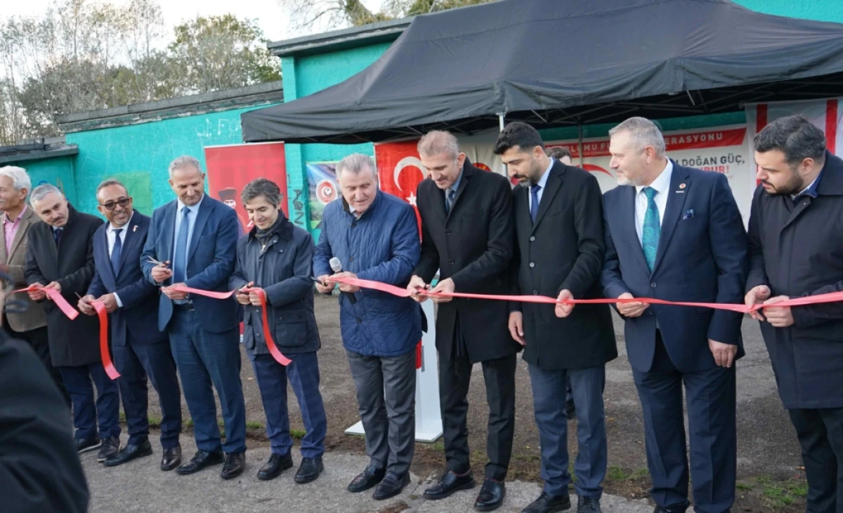 Bakan Bak,Galatasaray’a, ‘Cumhuriyet Kupası’nı Takdim Etti