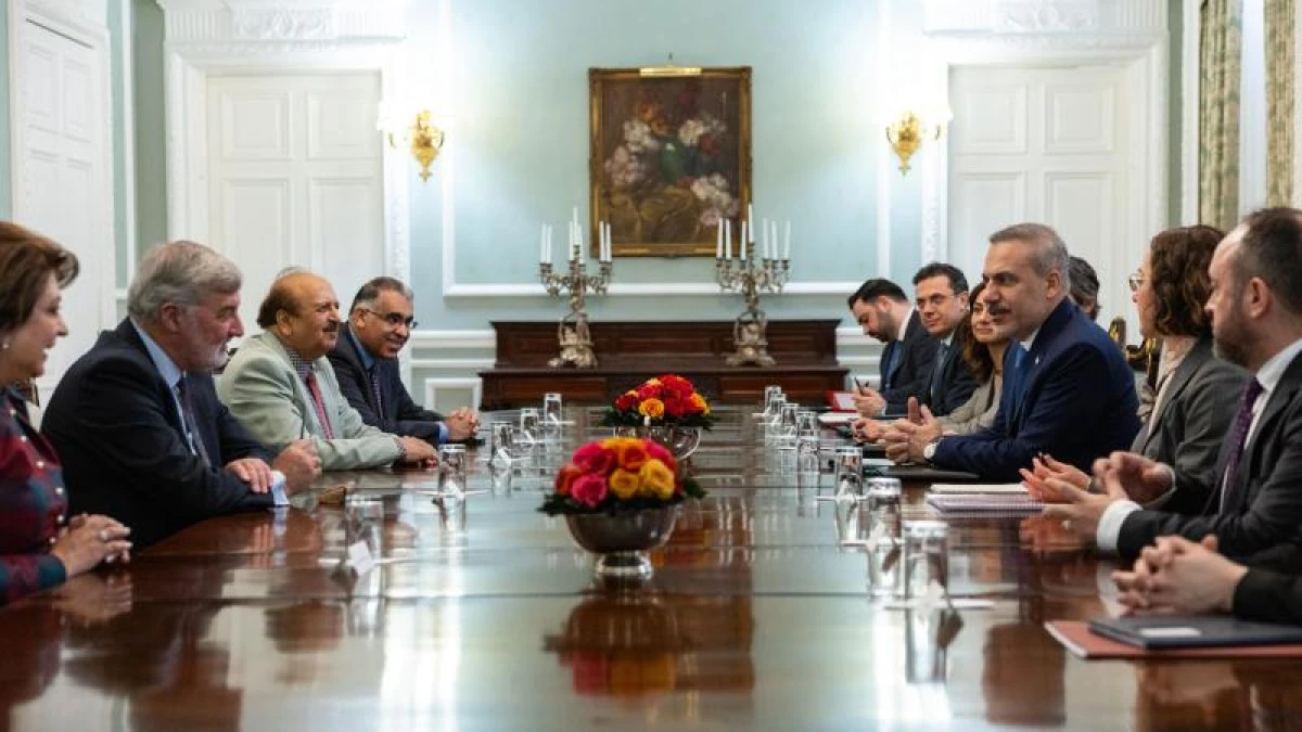 Bakan Fidan, İngiltere'de Lordlar Kamarası ve Avam Kamarası &uuml;yeleriyle g&ouml;r&uuml;şt&uuml;