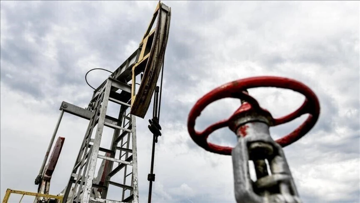 Brent petrol&uuml;n varili 72,94 dolardan işlem g&ouml;r&uuml;yor