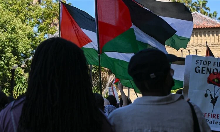 California'da Filistin yanlısı göstericilere polis müdahale etti