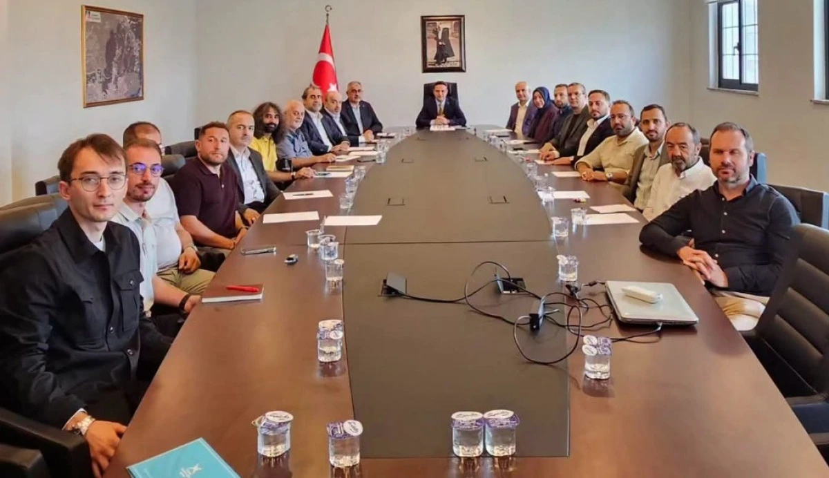 &Ccedil;ekmek&ouml;y Kaymakamı &Ouml;mer Bilgin'e anlamlı ziyaret