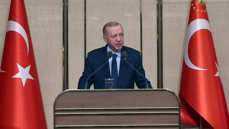 Erdoğan: Batılı yöneticilerin politikalarını ibretle takip ediyoruz