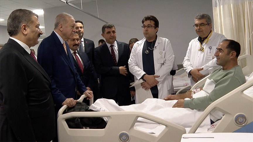 Erdoğan, Hatay'da hastanelerde tedavi gören hastaları ziyaret etti