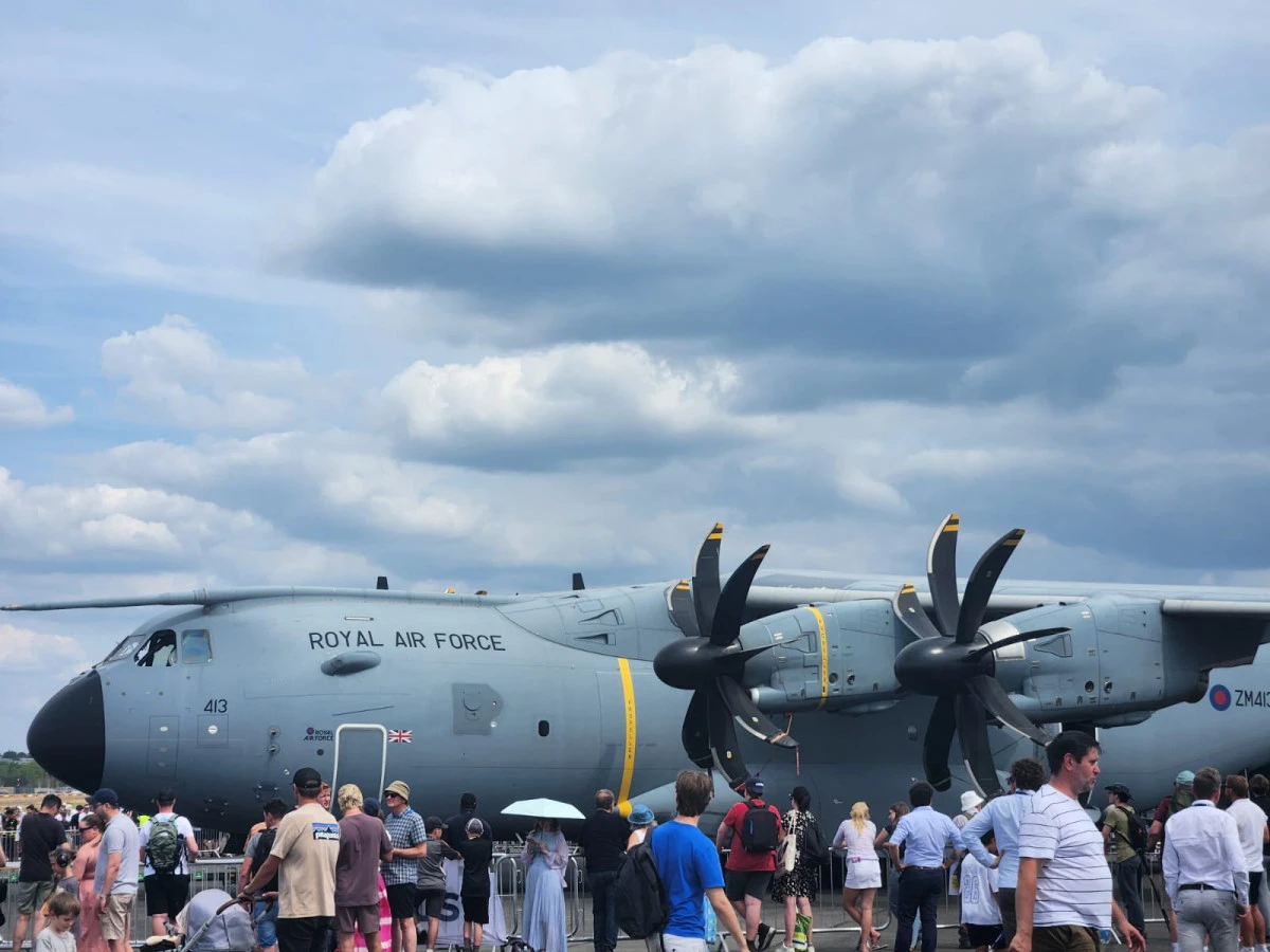 Farnborough Airshow 2026'da Son G&uuml;n Coşkusu: BAE Akrobasi Ekibi G&ouml;ky&uuml;z&uuml;ne Damga Vurdu