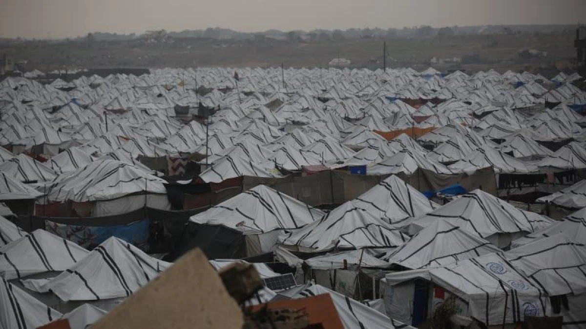 Gazze’de Soğuk ve Yağış Çadırlarda Yaşayanları Ölümle Yüz Yüze Bırakıyor