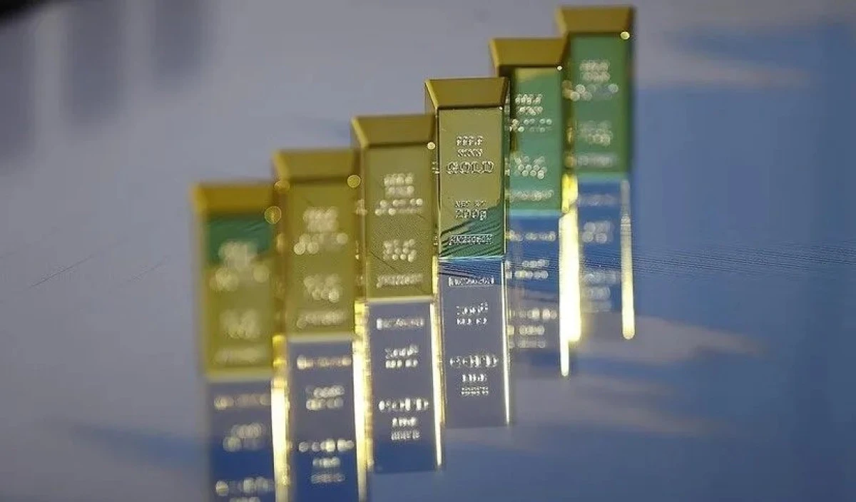 Gold nears 3-month low as tech selloff, inflation concerns weigh