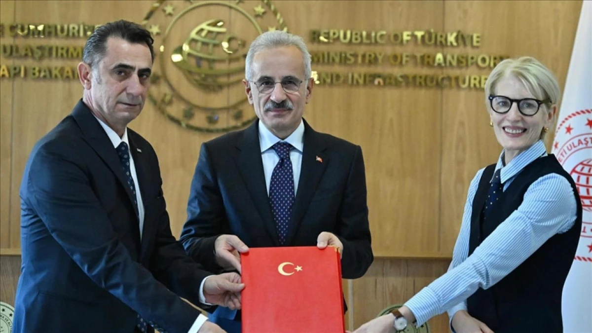 Hidrojen yakıtlı tren i&ccedil;in T&uuml;rkiye ve İngiltere arasında imzalar atıldı