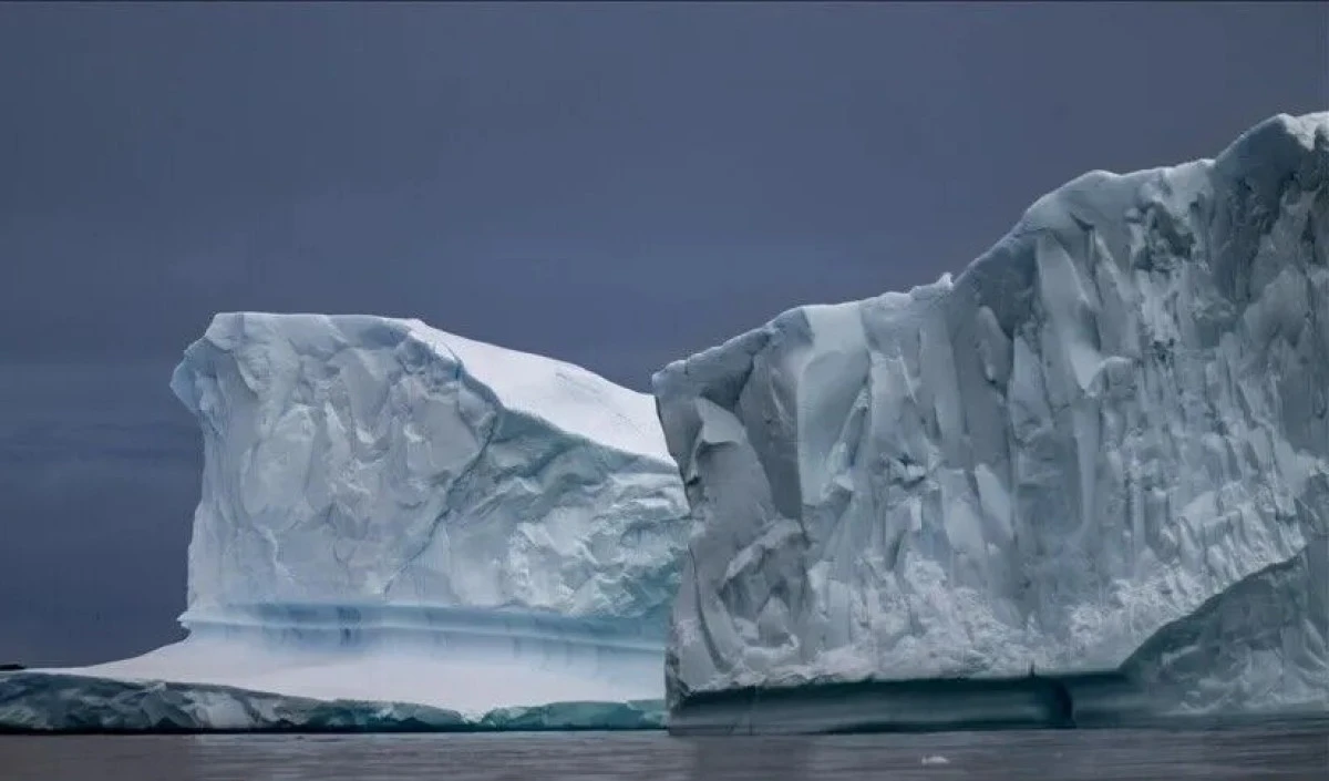 Iceberg drifts over 1,200 km along East Greenland coast