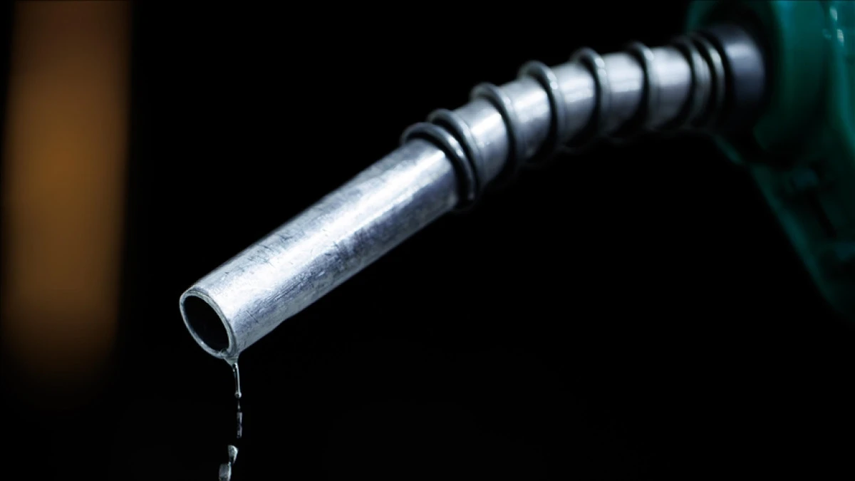 İngiltere'de bazı akaryakıt istasyonlarında "ge&ccedil;ici tedarik kısıtı" yaşandığı bildirildi