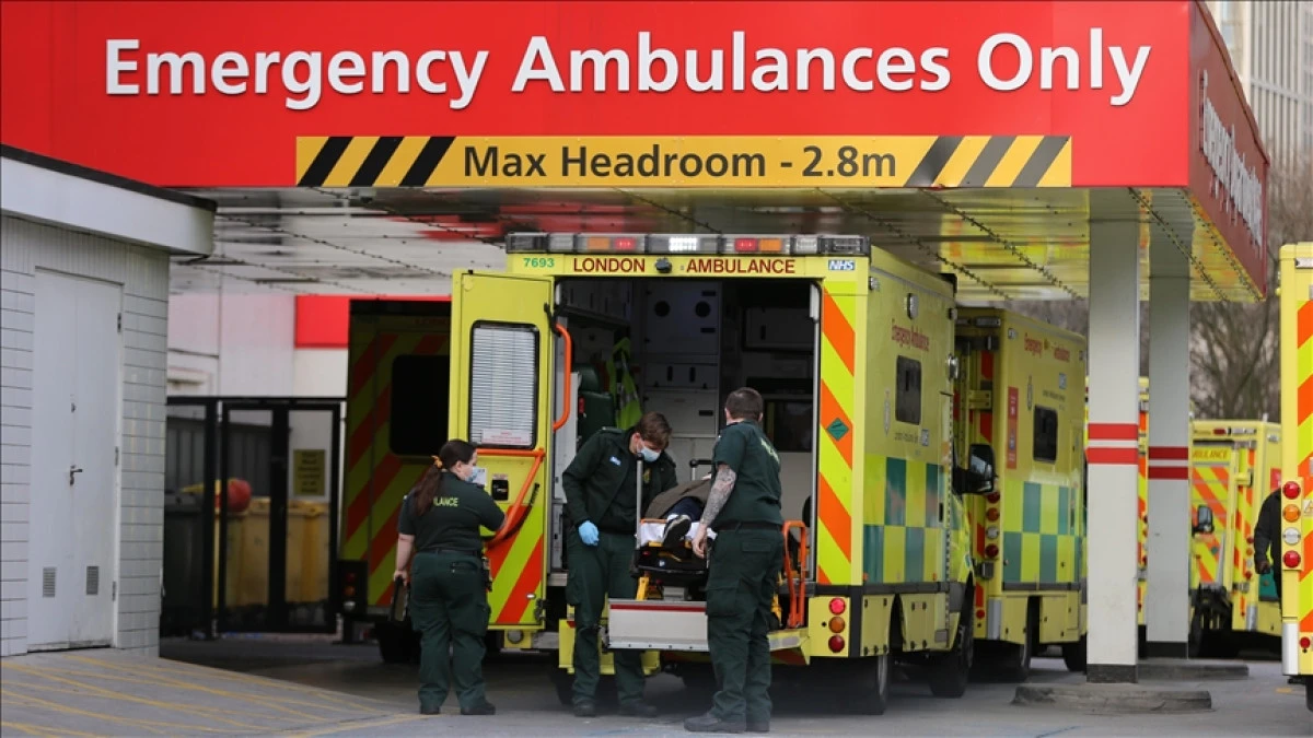 İngiltere'de bı&ccedil;aklanan 16 yaşındaki gen&ccedil; hayatını kaybetti