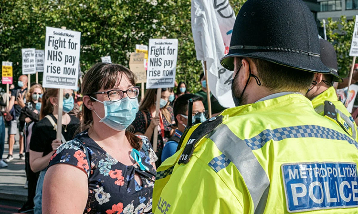 İngiltere'de NHS’den ‘hayat riski’ uyarısı