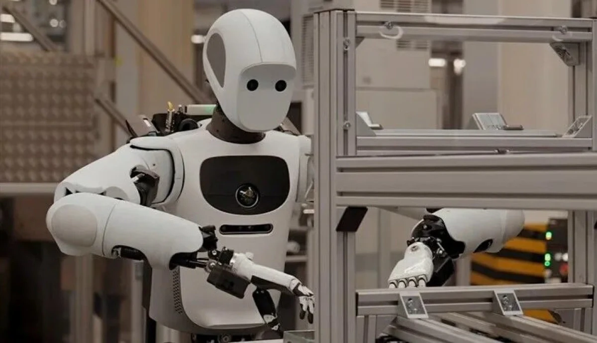 İnsansı robotlar "robot okullarında" ger&ccedil;ek iş yaşamına hazırlanıyor