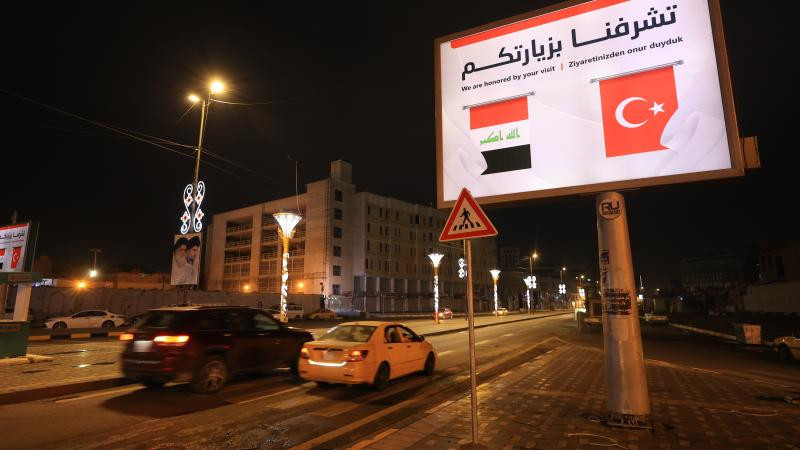 Irak'ta Erdoğan'ın ziyareti öncesi caddelere Türk bayrağı asıldı
