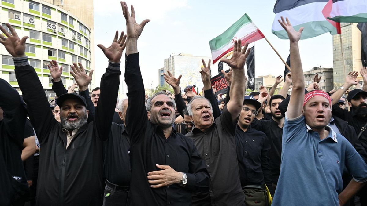 İran, Cumhurbaşkanı Reisi'ye veda ediyor         