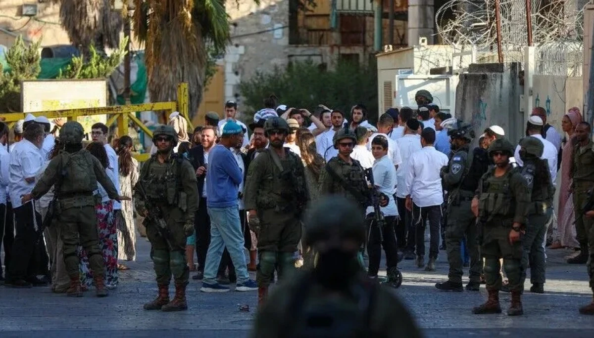 Israeli forces detain 12 Palestinians, with occupiers burning 2 vehicles in West Bank