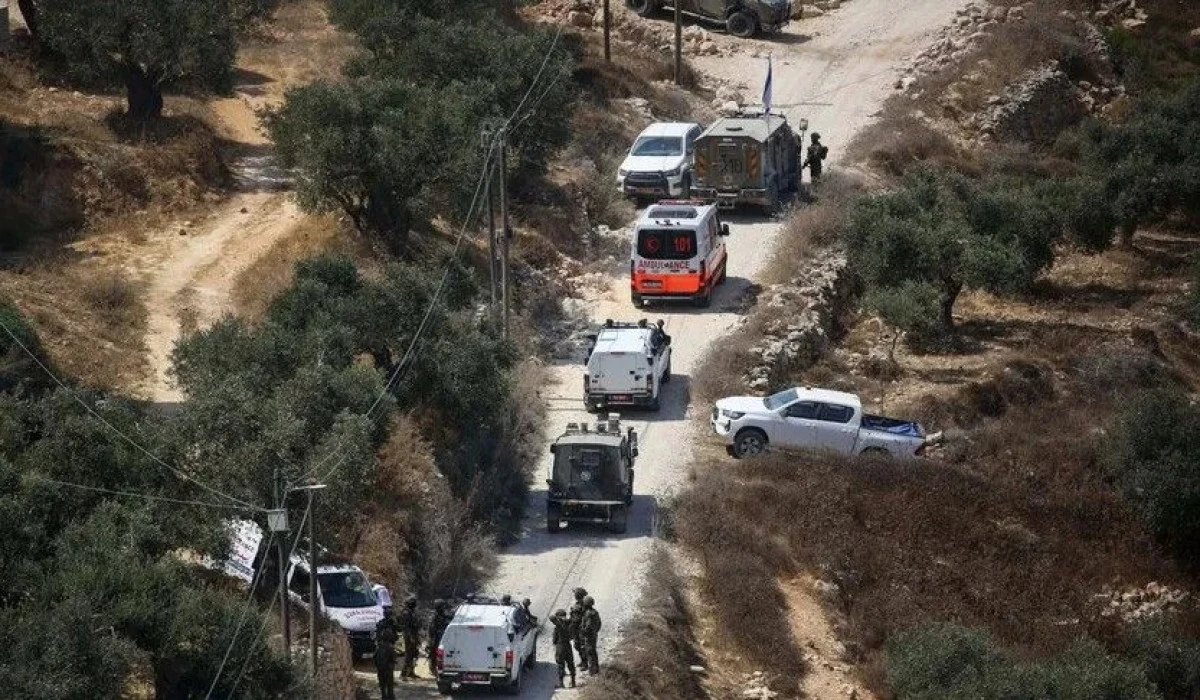Israeli occupiers injure 2 Palestinians, attack ambulance in West Bank