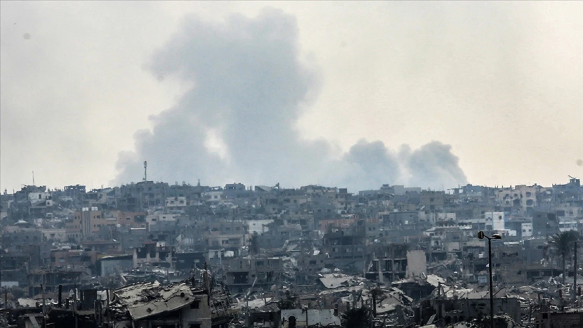 İsrail, ateşkese rağmen Gazze&rsquo;de top&ccedil;u ve hava saldırılarını s&uuml;rd&uuml;rd&uuml;