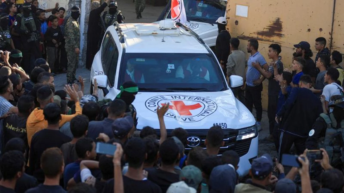 İsrail ordusu, 7 İsrailli esiri Kızılhaç'tan teslim aldı