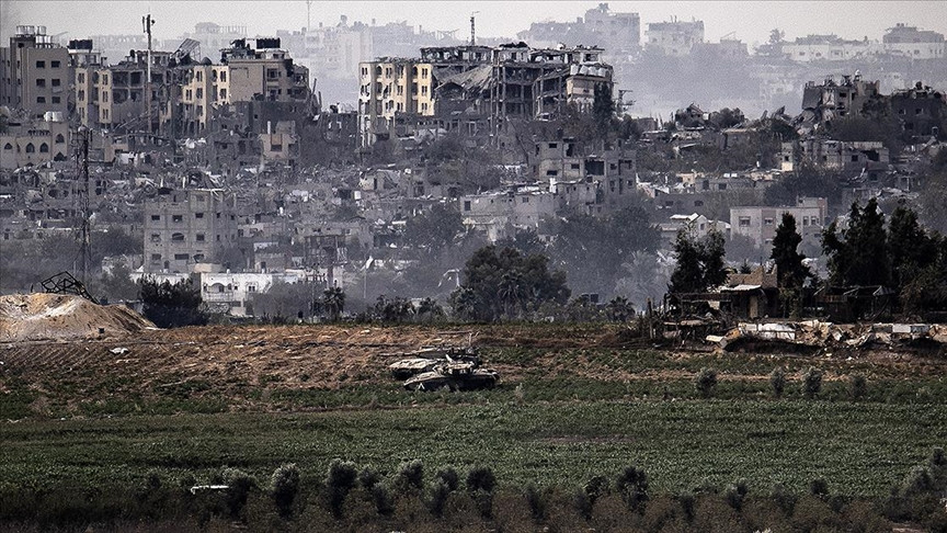 İsrail ordusu: Askerlerimiz Gazze'de kara operasyonlarını genişletmeyi sürdürüyor