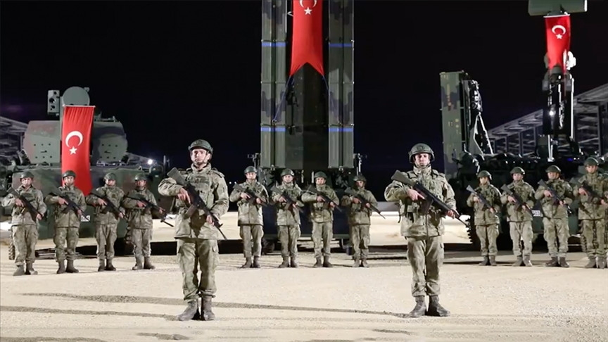 Mehmetçik depremlerde ölenler saygı duruşunda bulundu