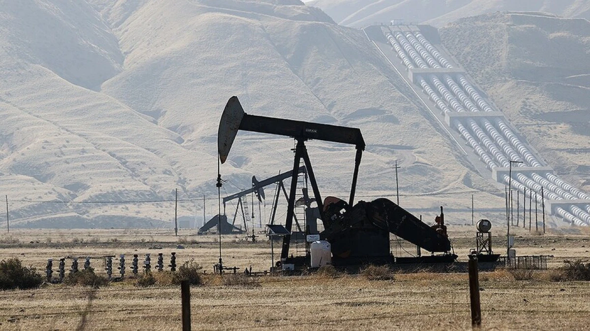 Petrol fiyatları, ABD ve İran arasında sağlanan mutabakatla yaklaşık y&uuml;zde 5 geriledi