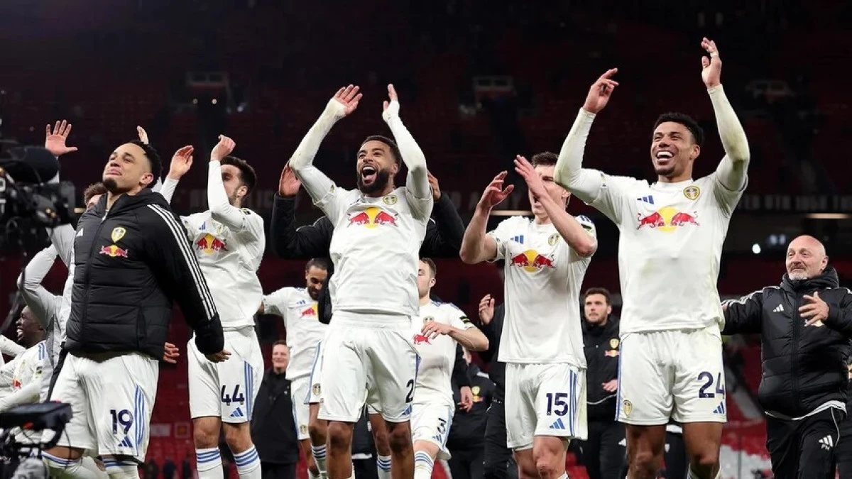 Premier Lig'de Leeds United, 45 yıl aradan sonra Old Trafford'da galip geldi