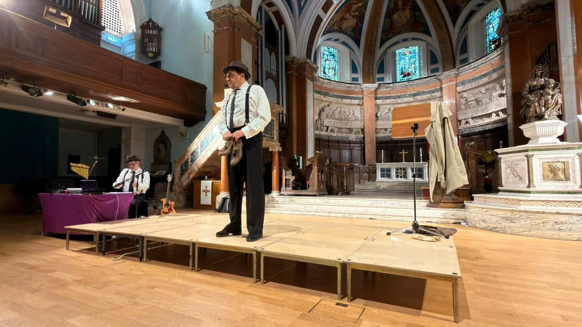 Reha &Ouml;zcan, Orhan Veli&rsquo;yi Edinburgh&rsquo;da Sahneye Taşıdı