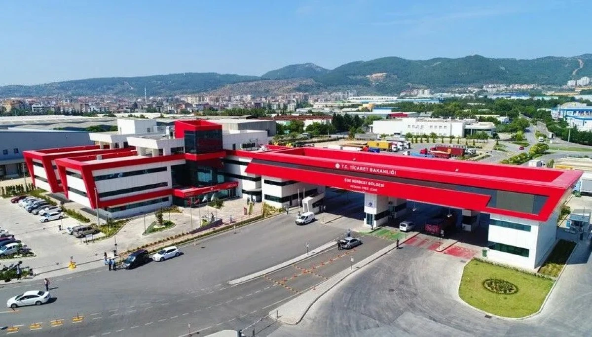 Serbest B&ouml;lgelerin İhracatı 9 Ayda 9,8 Milyar Dolara Ulaştı