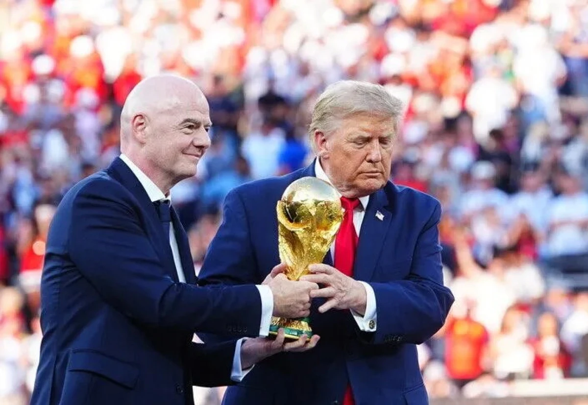 Trump warns FIFA against replacing Infantino
