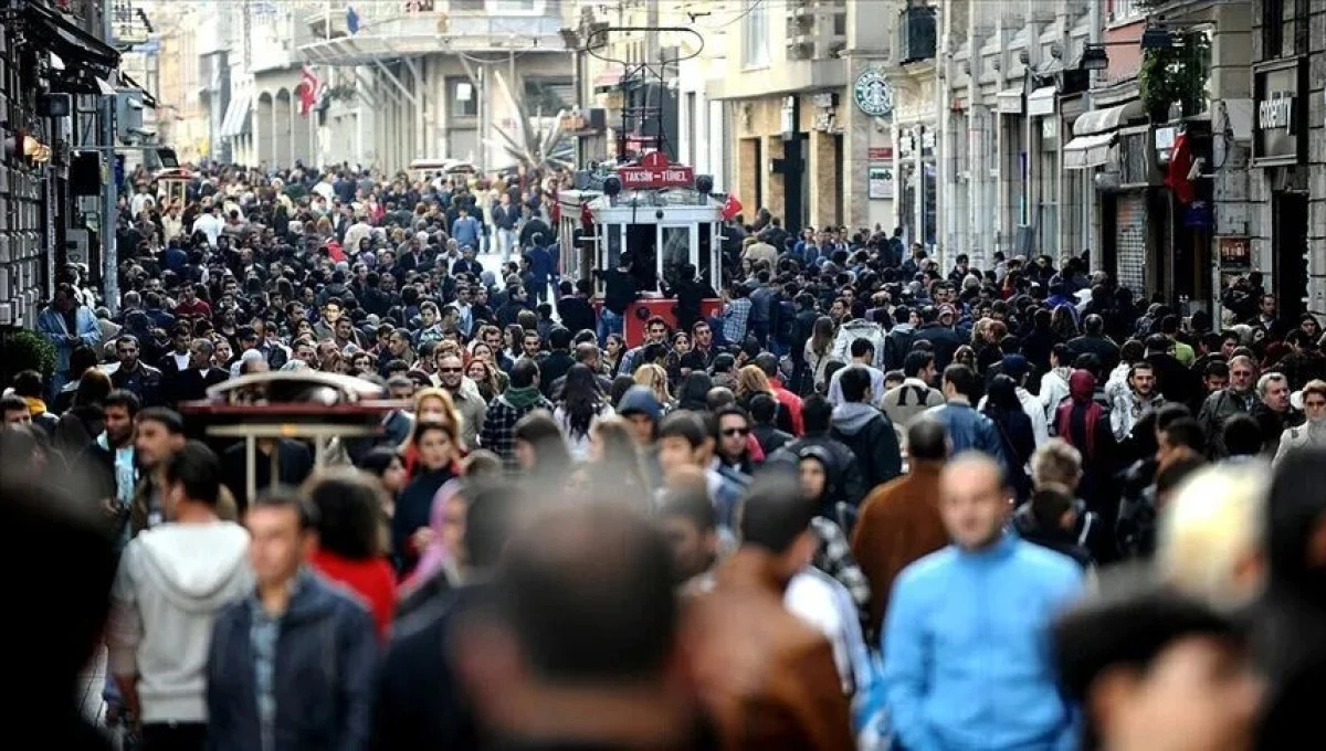 T&uuml;rkiye, 86 milyon 92 bin 168 kişiyle n&uuml;fus b&uuml;y&uuml;kl&uuml;ğ&uuml;ne g&ouml;re 194 &uuml;lke arasında 18'inci sırada yer aldı